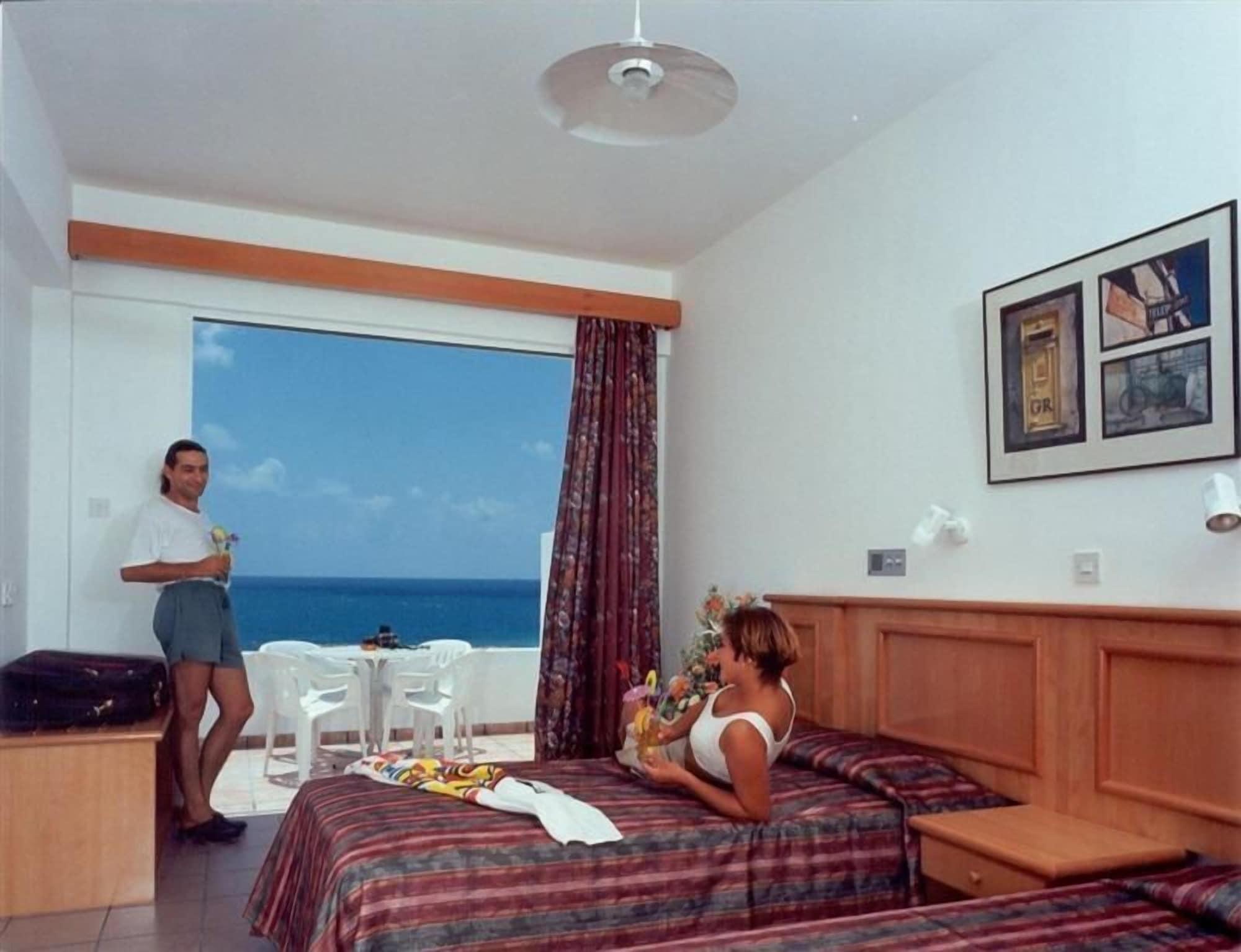 Corallia Beach Hotel Apartments Coral Bay Eksteriør billede