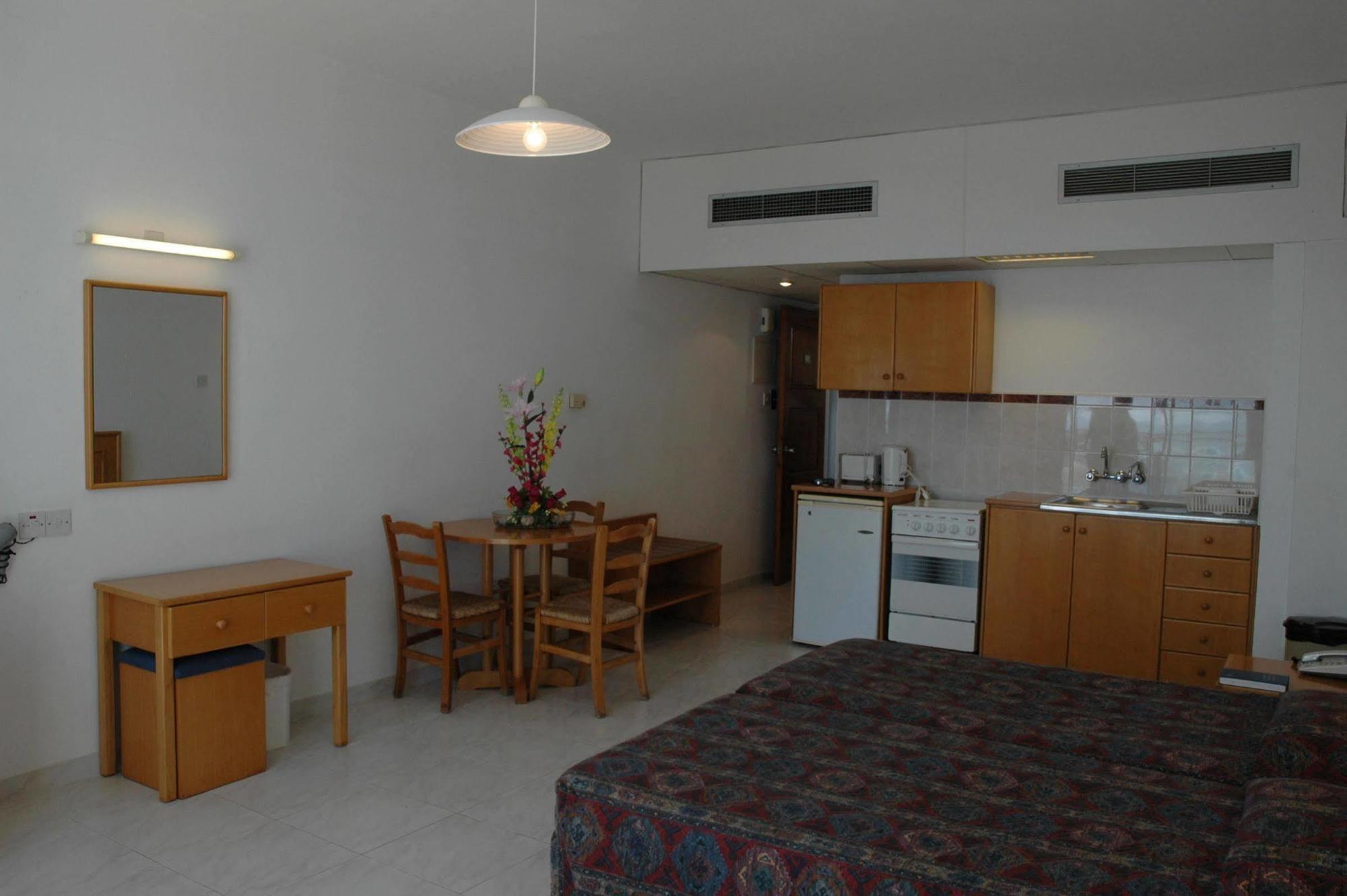 Corallia Beach Hotel Apartments Coral Bay Eksteriør billede